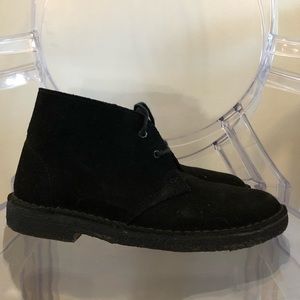 Like New - Clark’s Black Suede Chukka desert boots